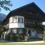 Gaestehaus Hohe Tannen Πανσιόν Γκάρμις-Παρτενκίρχεν